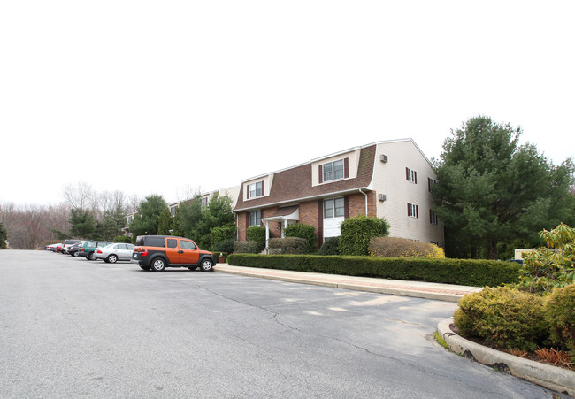 Manitock in Waterford, CT - Foto de edificio - Building Photo