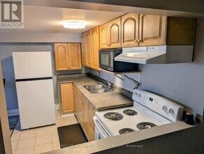 83 Tulloch Dr in Ajax, ON - Building Photo - Building Photo
