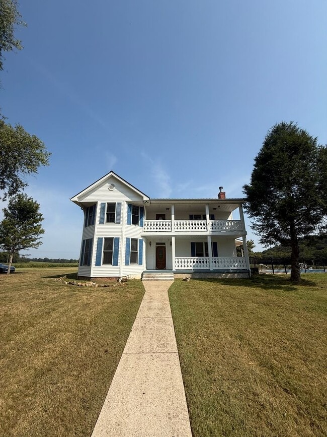 property at 2000 Edgewood Rd