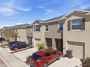 424 Newmont Cir in Ruskin, FL - Building Photo - Building Photo