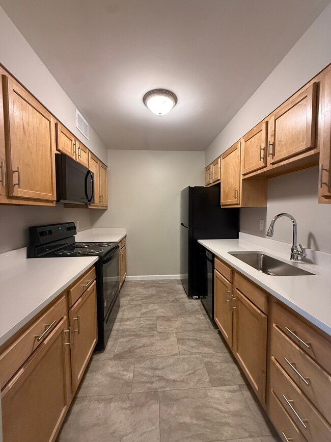 Shoreline Apartments in Erie, PA - Foto de edificio - Building Photo