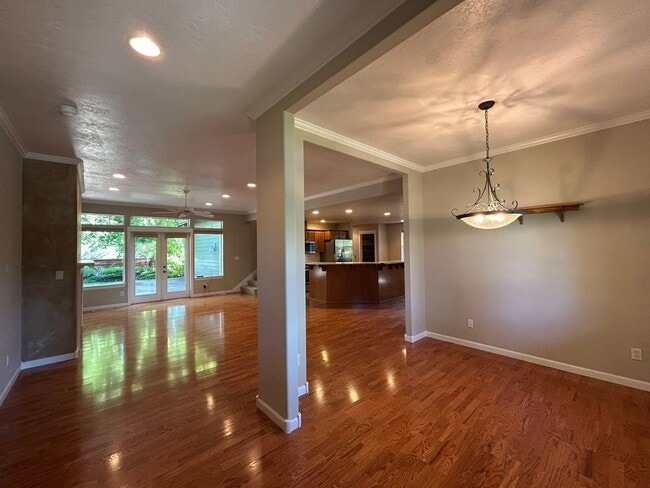 1549 NW Ivy Ave in Redmond, OR - Building Photo - Building Photo