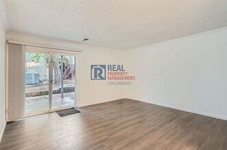 5300 E Cherry Creek S Dr in Denver, CO - Building Photo - Building Photo