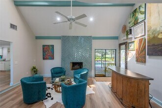 5005 Canterbury Dr in Sarasota, FL - Building Photo - Building Photo