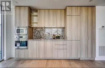 955 Bay St. in Toronto, ON - Building Photo - Building Photo