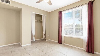 237 E Oxford Dr in Tempe, AZ - Foto de edificio - Building Photo