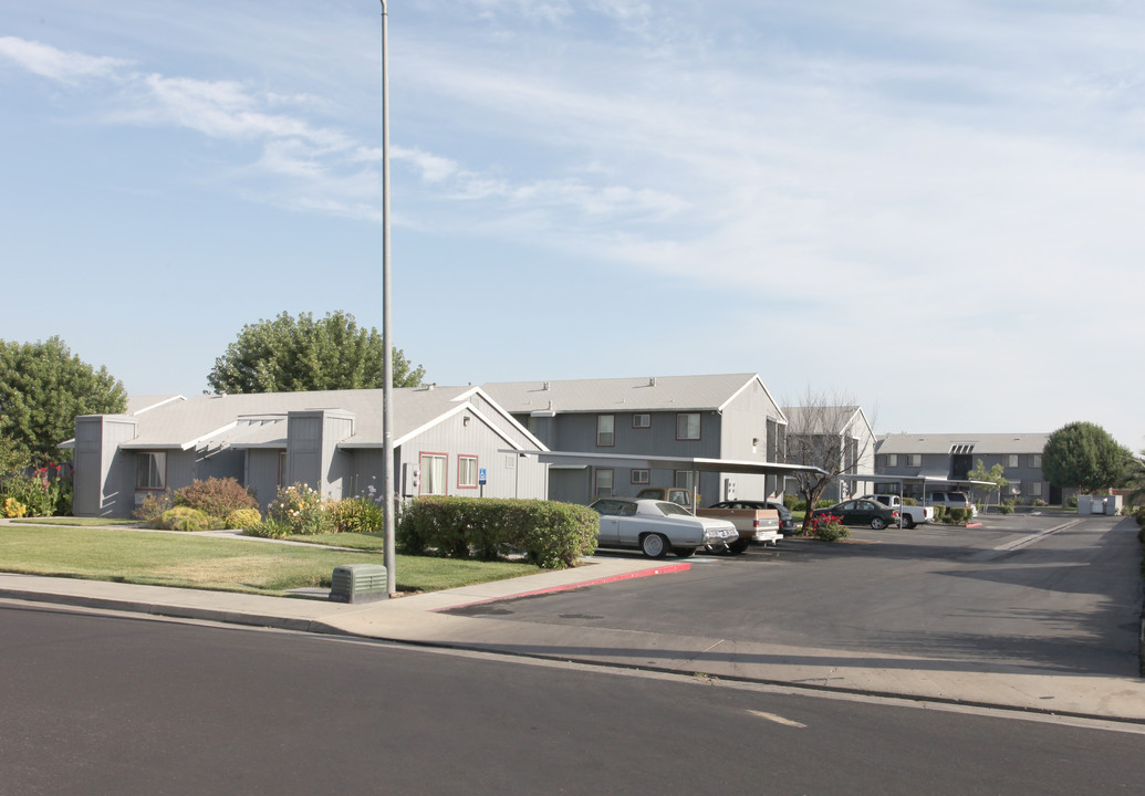 West Northway Apartments in Dinuba, CA - Foto de edificio