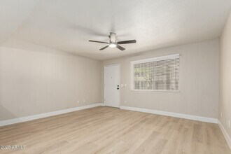 8838 North 8th St in Phoenix, AZ - Building Photo - Building Photo