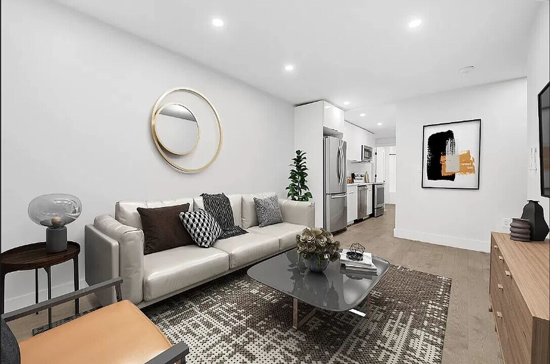 241 W 75th St-Unit -1 in New York, NY - Building Photo