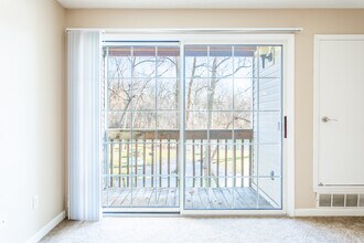 Ponds at Georgetown Apartments in Ann Arbor, MI - Building Photo - Interior Photo