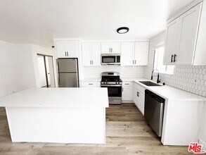 5440 Carlton Way in Los Angeles, CA - Building Photo - Building Photo