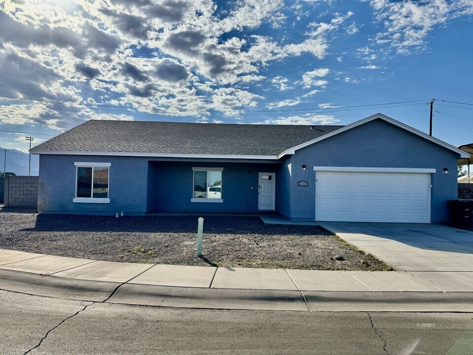 860 S Flagstone Wy in Safford, AZ - Building Photo