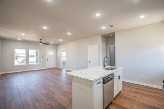 124 Brookview Dr in Bridgeport, TX - Building Photo - Building Photo