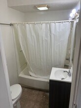 227 Boston Ave in Waterloo, IA - Foto de edificio - Building Photo