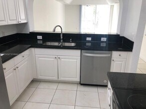 10770 NW 66th St in Doral, FL - Building Photo - Building Photo