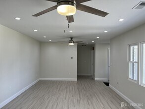 197 Carteret Ave in Carteret, NJ - Foto de edificio - Building Photo