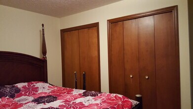 611 S Park Square Dr in Bloomington, IN - Building Photo - Building Photo