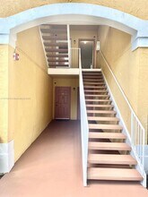 2485 NW 33rd St in Oakland Park, FL - Foto de edificio - Building Photo