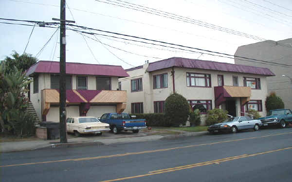 2400 E 4th St in Long Beach, CA - Foto de edificio - Building Photo