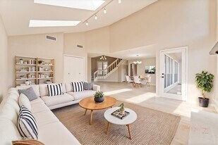 11530 Ella Lee Dr in Houston, TX - Building Photo