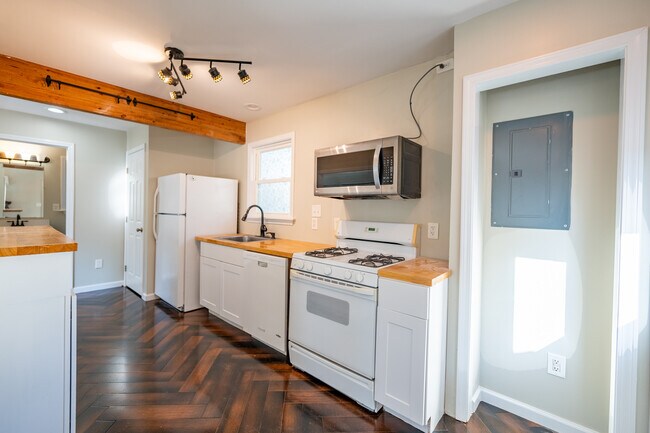 341 Little John Dr NW in Lilburn, GA - Building Photo - Building Photo