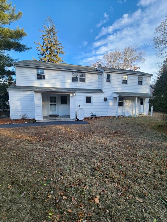 260 Beaver Dam Rd in Brookhaven, NY - Building Photo