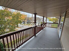 379 E 162nd St in Cleveland, OH - Building Photo