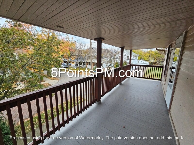 379 E 162nd St in Cleveland, OH - Building Photo