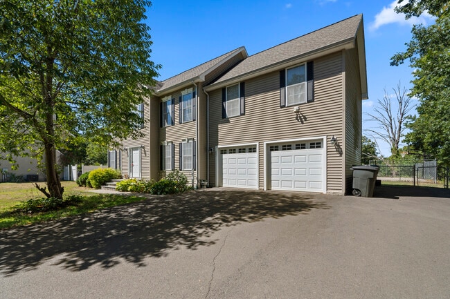 802 Evergreen Ave in Hamden, CT - Building Photo - Building Photo