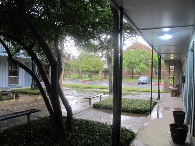 property at 425 S Oak St