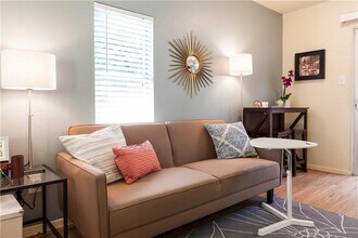 4209 Avenue B in Austin, TX - Foto de edificio - Building Photo