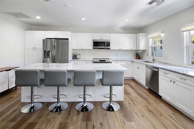 211 SE 16th Ave in Fort Lauderdale, FL - Building Photo - Building Photo