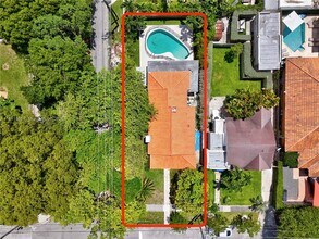 375 SW 20th Rd in Miami, FL - Building Photo - Building Photo
