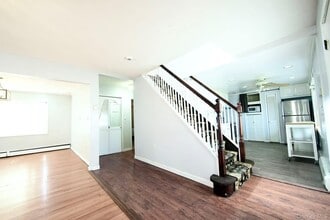 32 Needle Ln in Levittown, NY - Building Photo - Building Photo