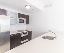 90 SW 3rd St, Unit 3408 in Miami, FL - Building Photo - Building Photo