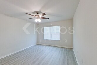 301 Monarch Ln in Pensacola, FL - Foto de edificio - Building Photo