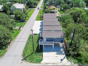 203 6th St in San Leon, TX - Building Photo - Building Photo