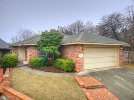 3 S Ridge Pointe Dr in Edmond, OK - Building Photo
