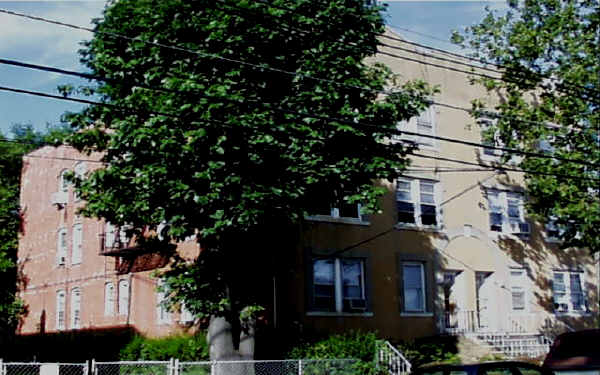 102-104 W 50th St in Bayonne, NJ - Building Photo - Building Photo