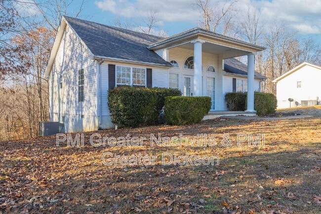 175 Station Dr in Waverly, TN - Building Photo - Building Photo