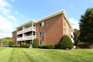 Kenmore Apartments in Southington, CT - Building Photo - Building Photo