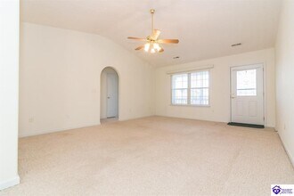318 Emmaus Cir in Elizabethtown, KY - Building Photo - Building Photo