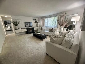 Sutton Estates in Worcester, MA - Building Photo