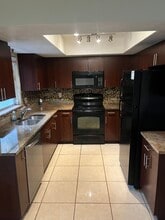 1740 Opal Ln in Belleair, FL - Foto de edificio - Building Photo