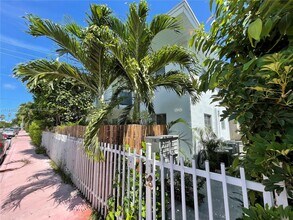 1040 7th St in Miami Beach, FL - Foto de edificio - Building Photo