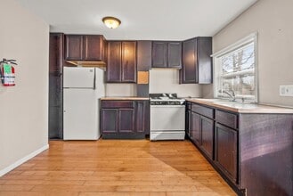 309 W 10th St in Cedar Falls, IA - Building Photo - Building Photo