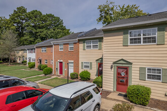 Winston Townhouses in Newport News, VA - Building Photo - Building Photo