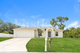 11092 Vanessa Ave in Englewood, FL - Building Photo