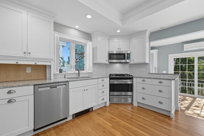 24 Greenville St in Somerville, MA - Building Photo - Building Photo