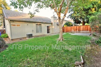 3112 Gennaker Way in Elk Grove, CA - Building Photo - Building Photo